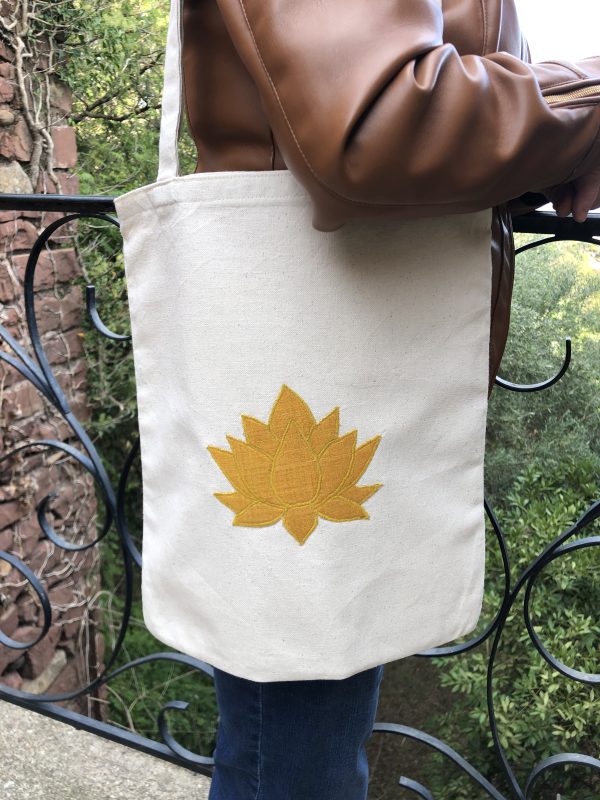 tote bag lotus jaune en soie doublé