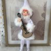 Lutin blanc articulé avec guitare