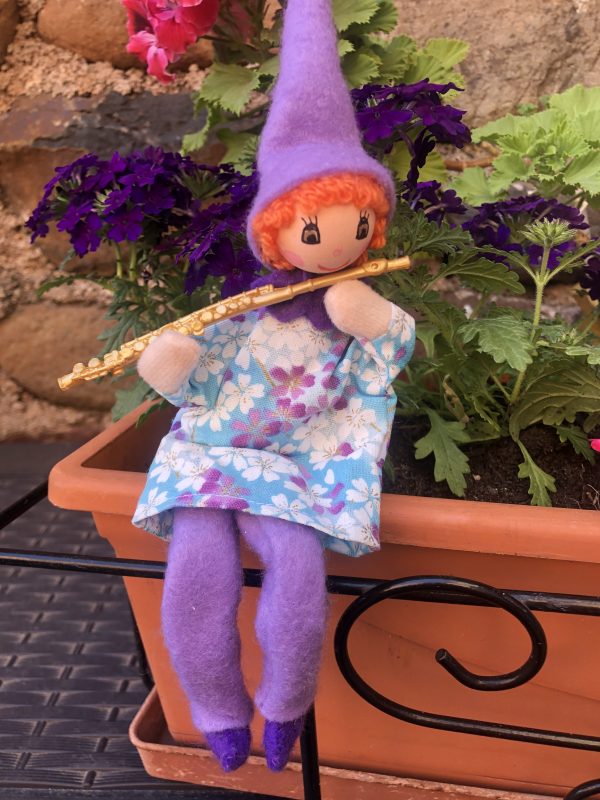 Personnage articulé lutin musicien
