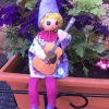 Personnage articulé lutin musicien