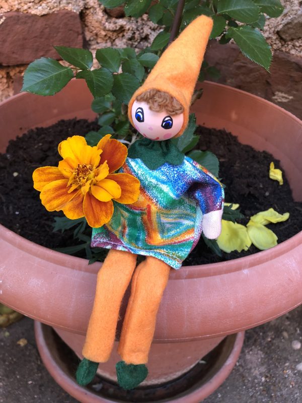 Personnage articulé lutin musicien