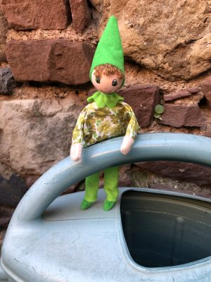 Personnage articulé lutin musicien